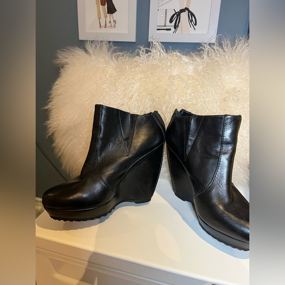 Armani Exchange Black Leather Wedge Ankle Boot - Picture 3 of 8